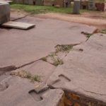 Jointures géantes des monolithes de plus de 100 tonnes à Puma Punku (Tiwanaku)