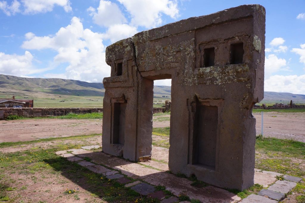 la Porte du Soleil, les Tiwanakus avaient des charnières à leurs portes.