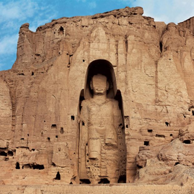 Cette image de bamyam est utilisée dans le livre qui raconte la vraie histoire de l’humanité